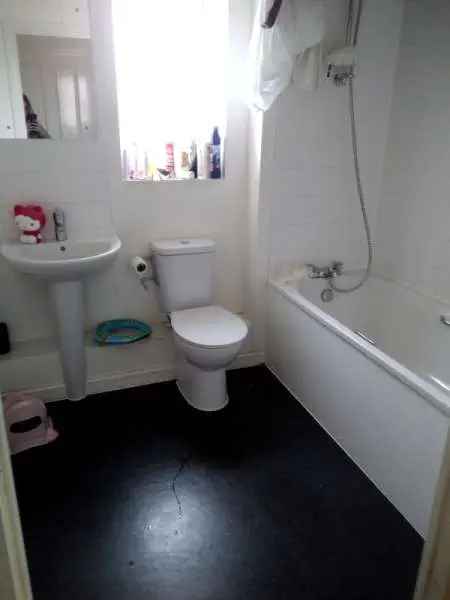 Flat For Rent in Arun, England