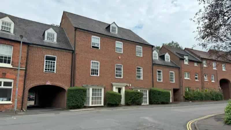 Freehold Office Investment Near Old Town Hatfield