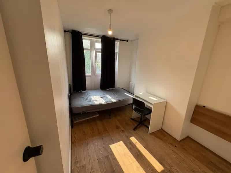 2 Bedroom Flat House to Rent