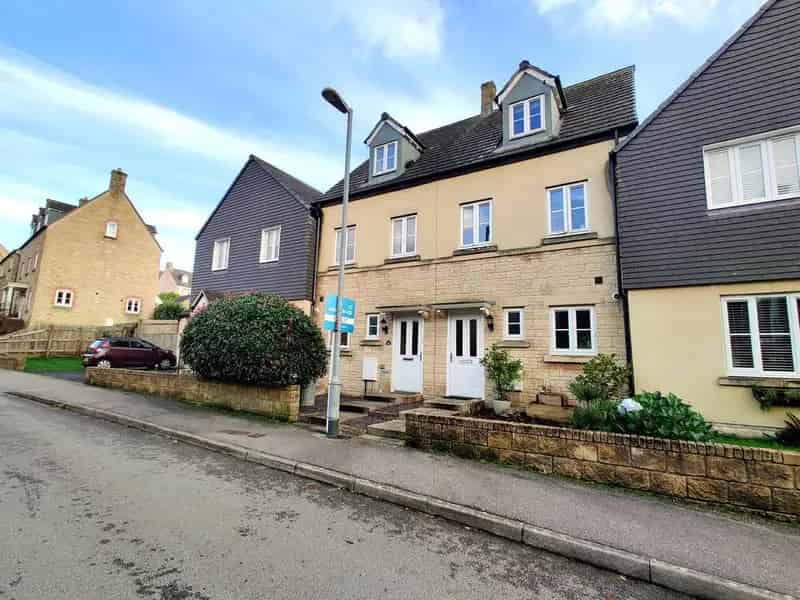 3 Bedroom Terraced House To Rent