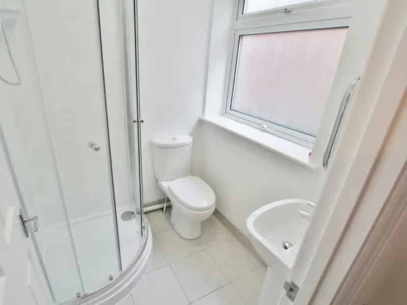 Newly Refurbished Studios DSS Accepted Over 35s