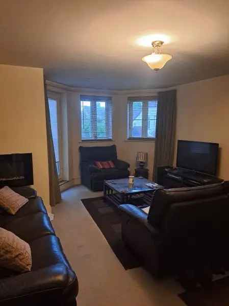 Flat For Rent in Woking, England