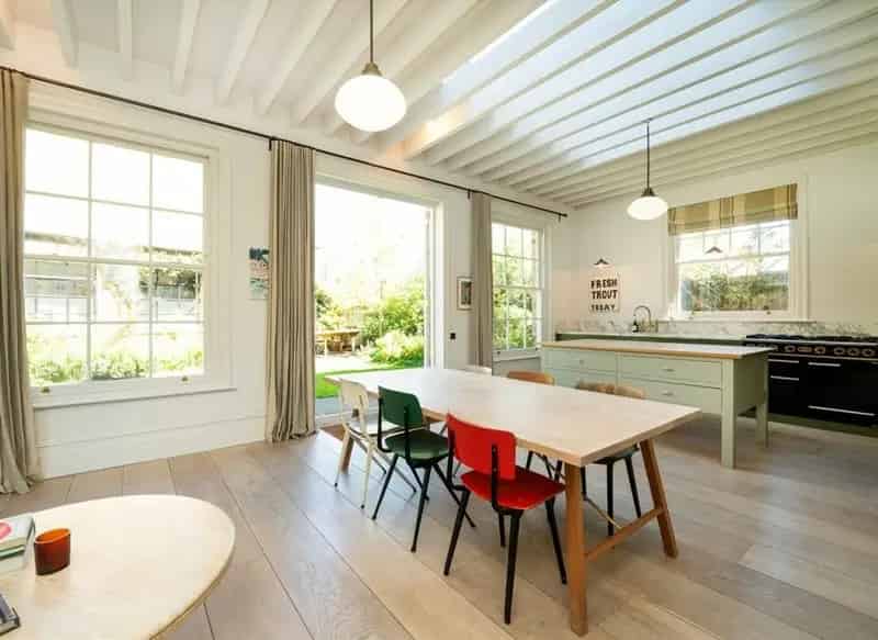 Five Bedroom House Near Queens Park  Three Bathrooms Private Gardens