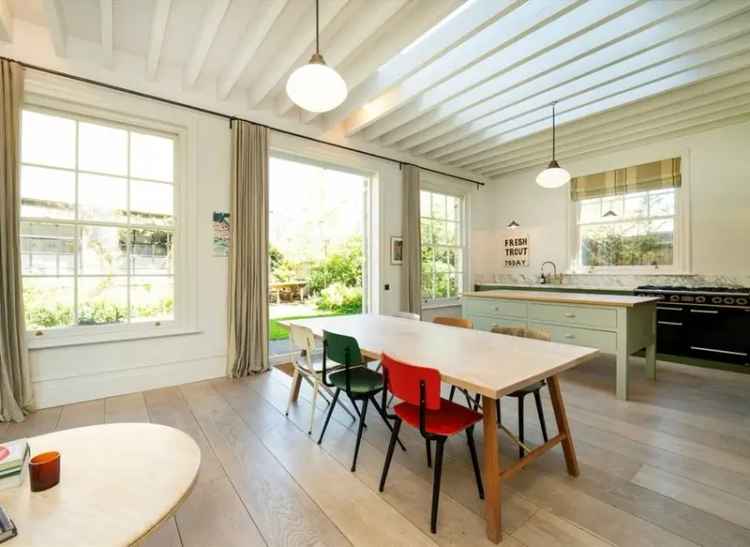 Five Bedroom House Near Queens Park  Three Bathrooms Private Gardens