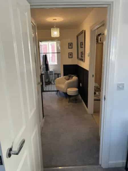 Spacious 2-Bed Flat Near School and Park - Pets Allowed