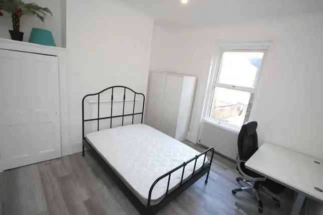 Maisonette for Rent in Surbiton Road Kingston Upon Thames KT1