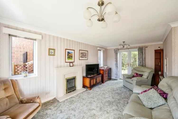 3 Bed House with Conservatory and Garage