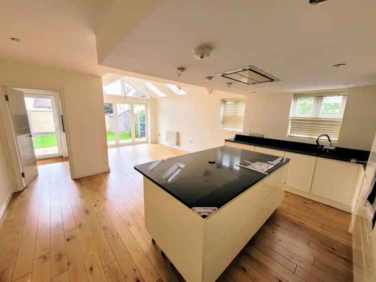 House For Sale in Woodstock Road, West Oxfordshire, England