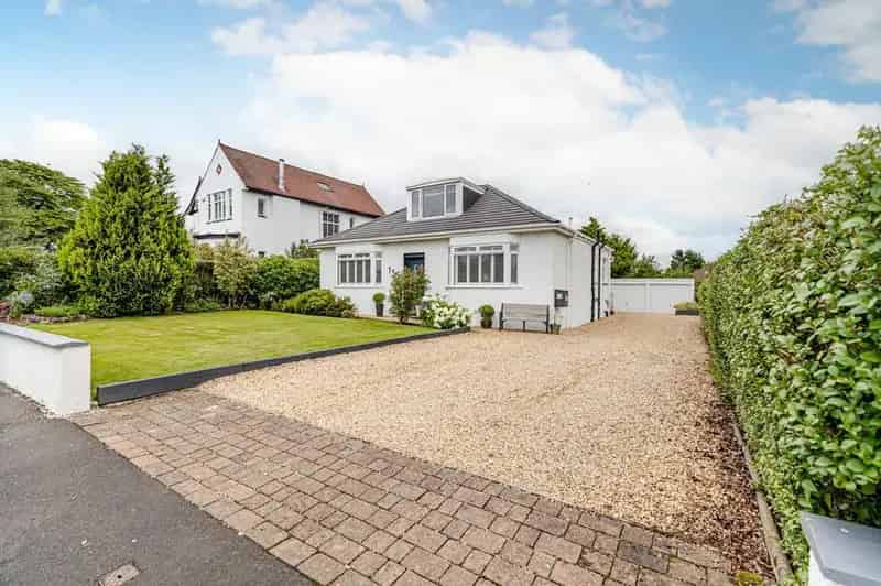 4 Bedroom Detached House for Sale in Bearsden