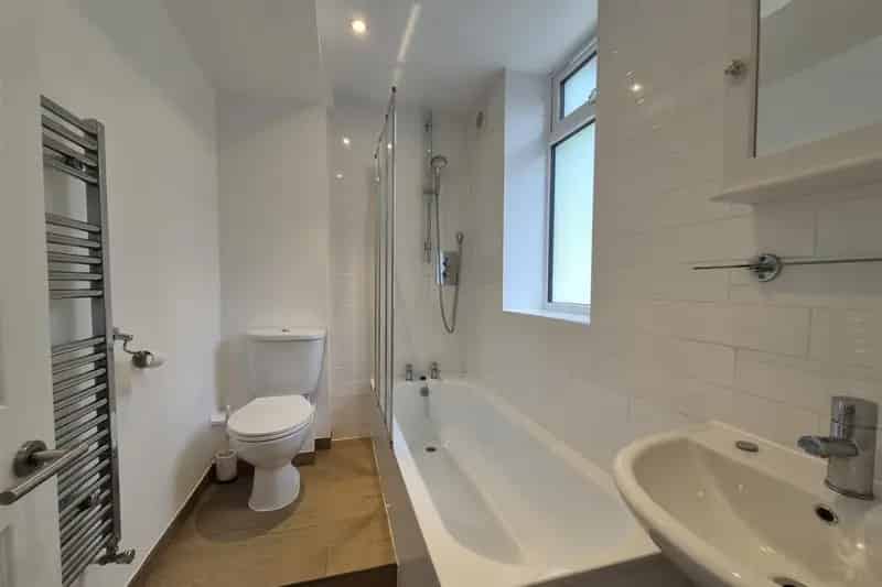 Stunning 2-Bedroom Apartment near Shepherds Bush Westfield