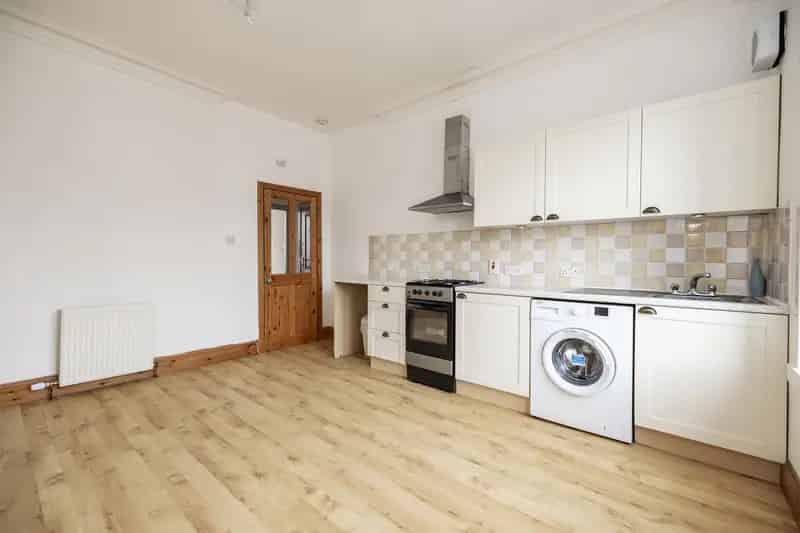 Rosemount One Bedroom Apartment - Ideal First Time Buy or Investment