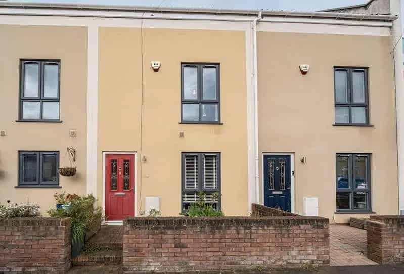 3 Bed House for Sale in BS3