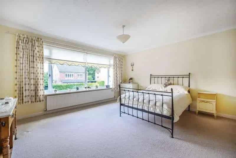 3 Bed House for Sale Near Sunningdale Station
