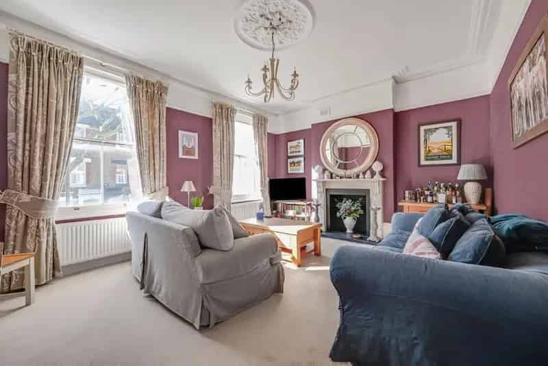 Spacious 3-Double Bed Upper Duplex Flat with Patio Garden and Terrace
