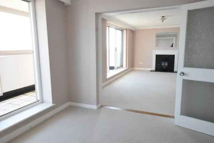 3 Bedroom Apartment with Sea Views East Cliff