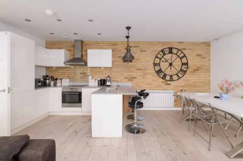 3 bedroom flat for sale