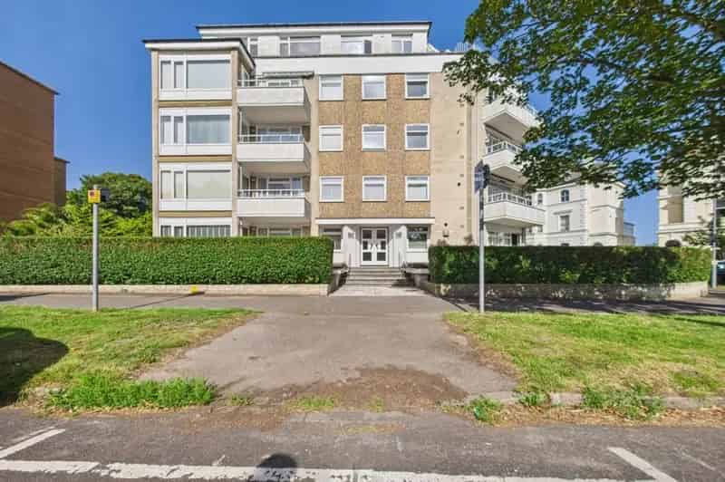 2 Bedroom Penthouse Apartment Folkestone Sea Views