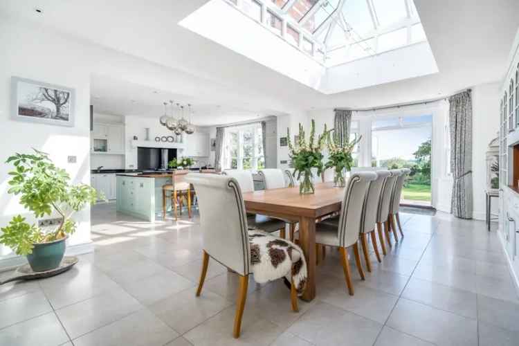 7 Bedroom Detached House with Indoor Pool and Gym