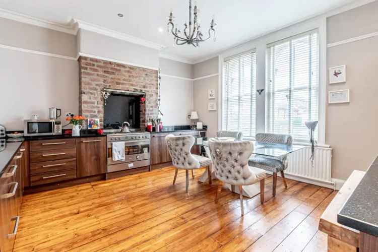 House For Sale in Leeds, England