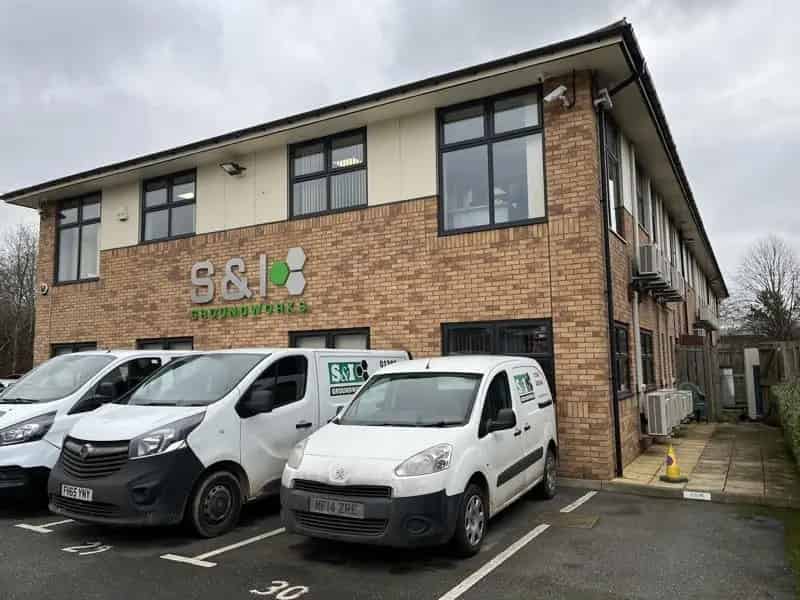 4-Unit Two Story Office Building with 19 Parking Spaces
