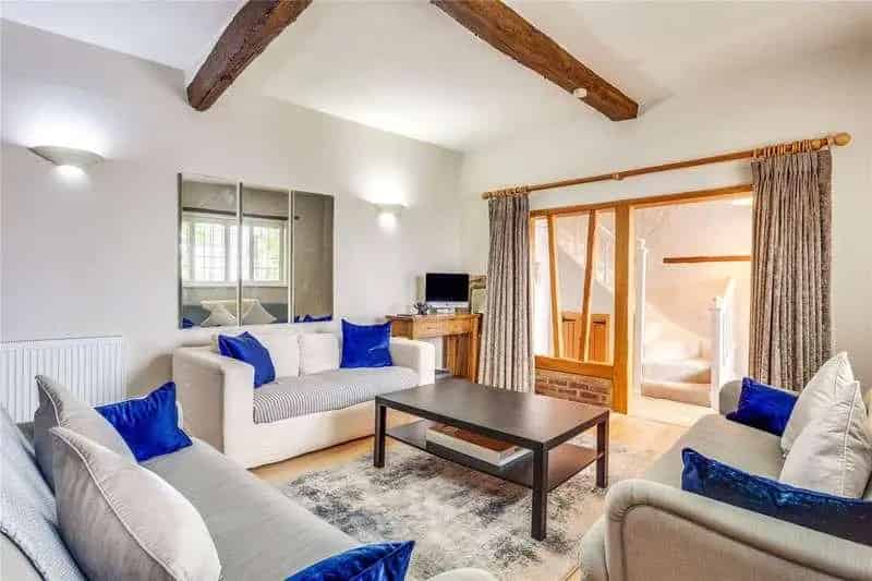 2 Bed Character Cottage Henley Town Centre