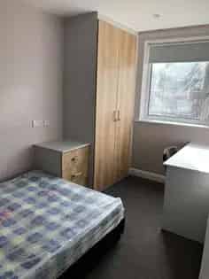 3 Bedroom House in Woodhouse Leeds Recently Renovated