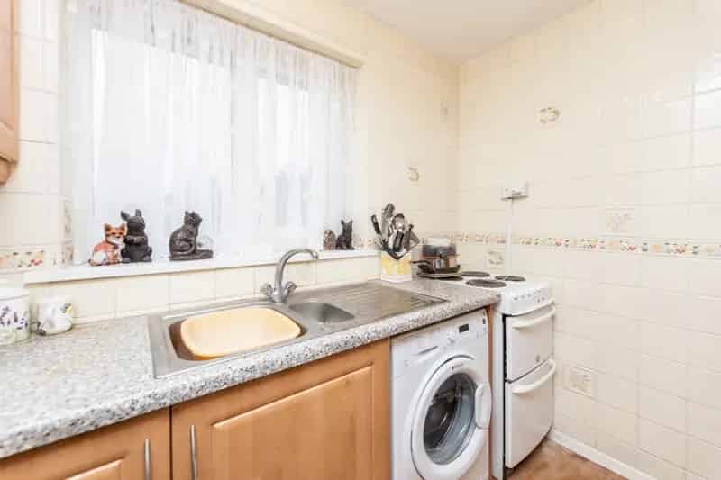 2 Bedroom Flat For Sale Near ASDA Xscape And Junction 32