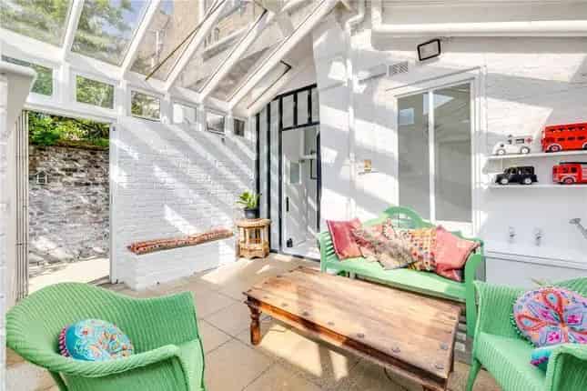 5 Bedroom Terraced House For Sale in London SW6