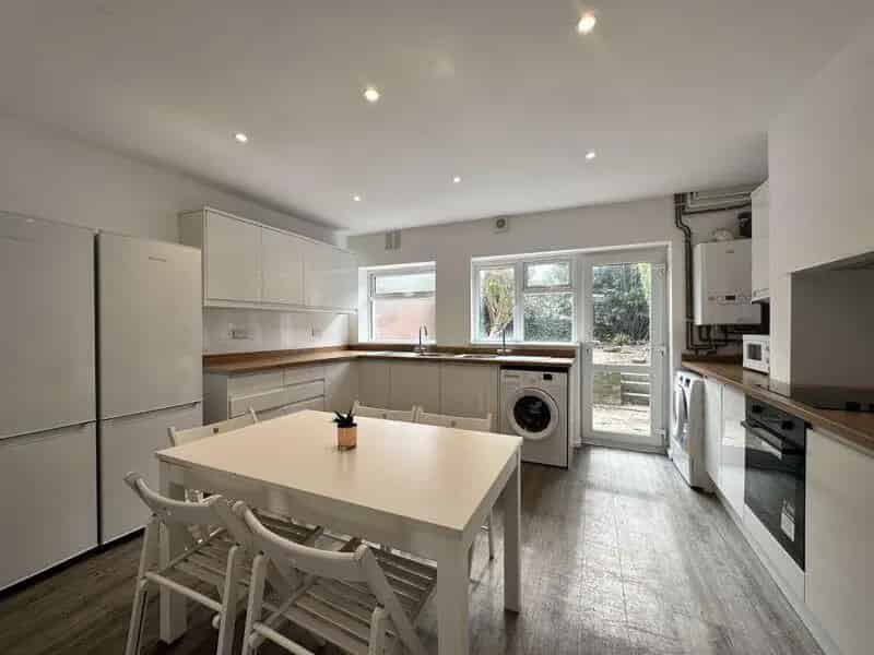 6 Bedroom Terraced House Near City Centre