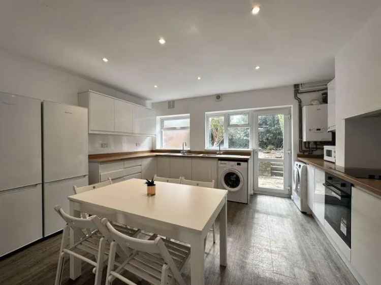 6 Bedroom Terraced House Near City Centre