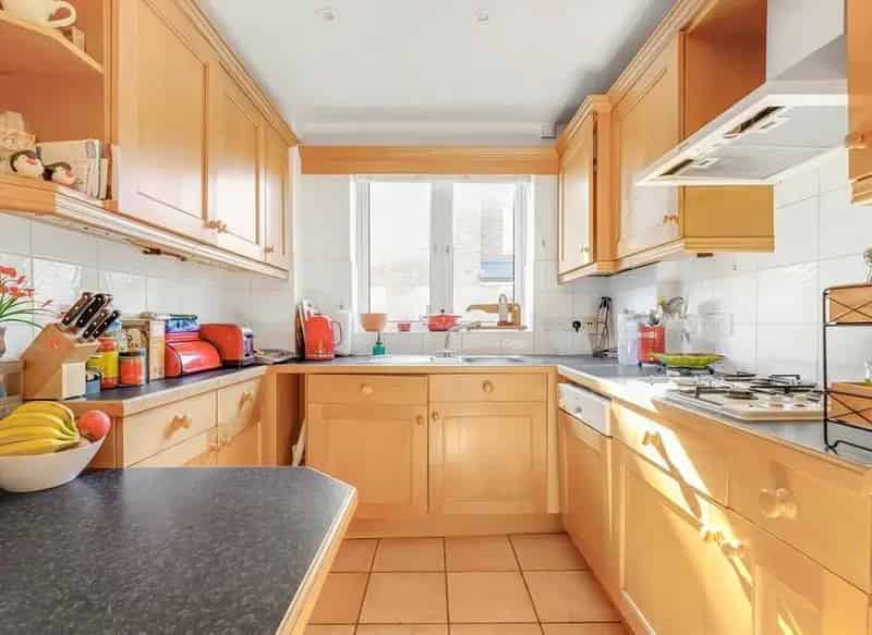Stunning 3 Bed Riverside Apartment Kingston