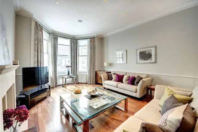 2-Bed Duplex Apartment in Knightsbridge Beaufort Gardens