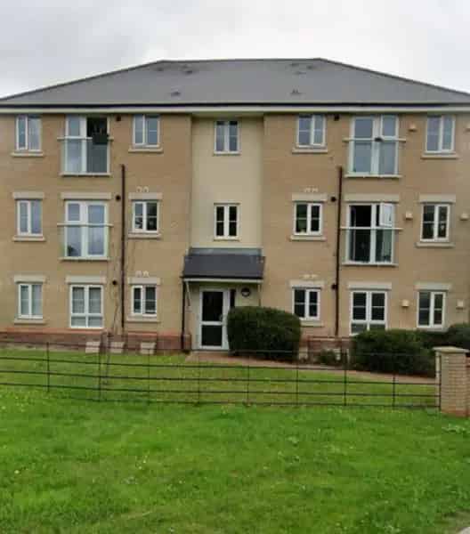 Two Bedroom Flat Near Town Centre