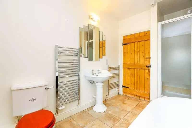 5 Bed Detached House for Sale