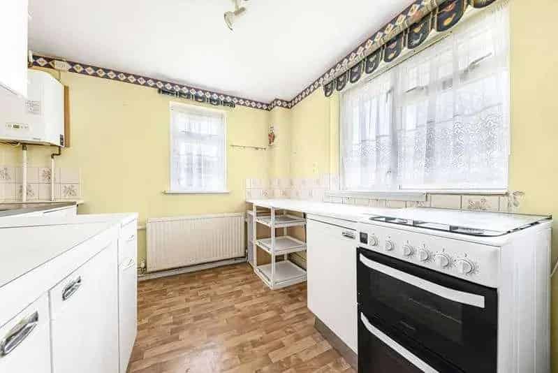 2 Bed Flat for Sale in Old Coulsdon