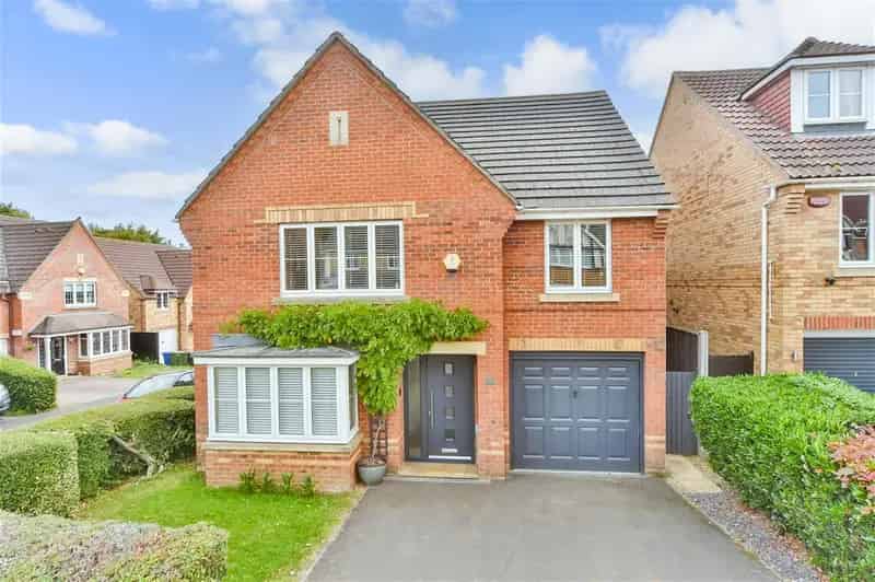 4 bedroom detached house for sale