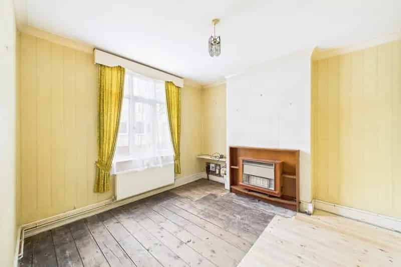 2 Bedroom House For Sale Requiring Modernisation