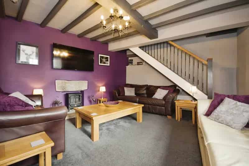 4 Bedroom Cottage in Brassington - Charming Family Home