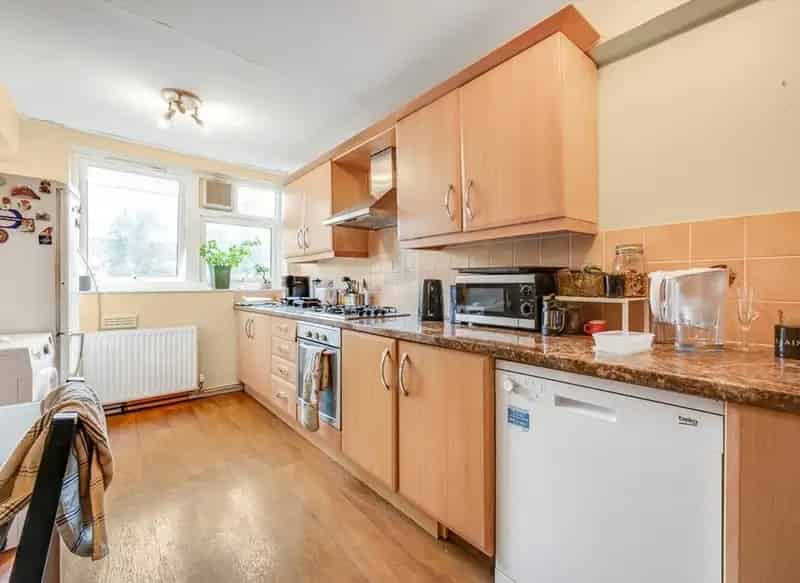 3-Bed HMO De Beauvoir 800sqft Private Balcony Ample Storage