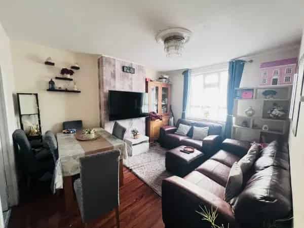 2 Double Bed Flat Bethnal Green Near Elizabeth Line Exchange for 3 Bed Property
