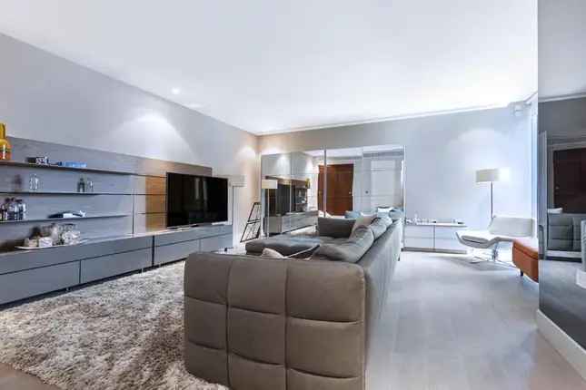 Flat for sale in Knightsbridge, London SW7