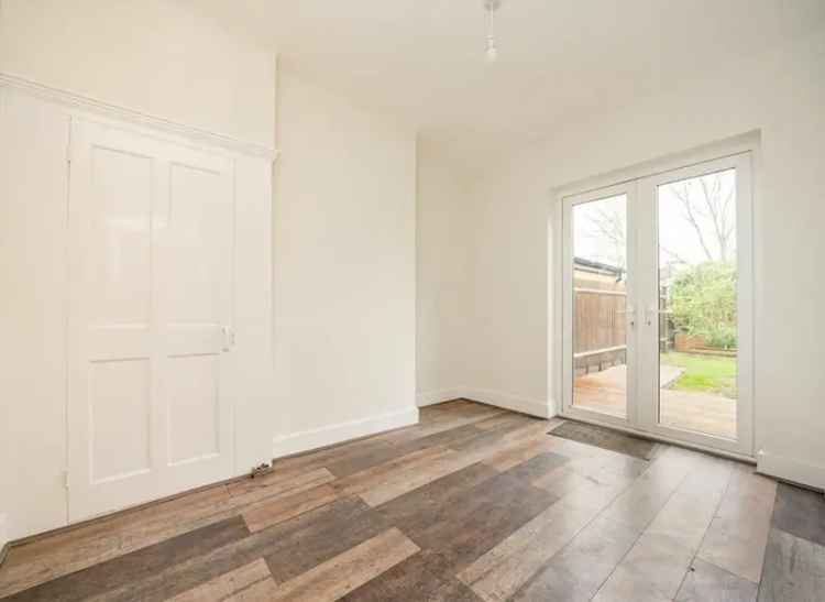 Three Bedroom House with Garden Near Thameslink and Wimbledon