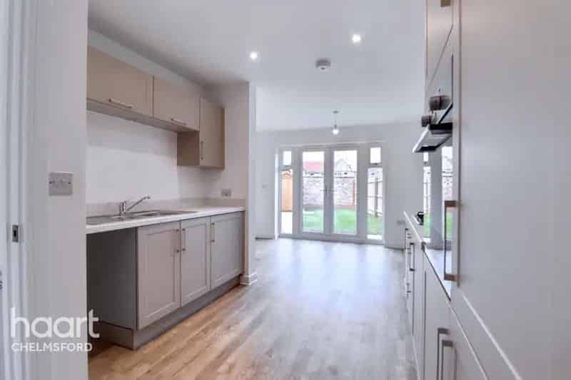 4 Bedroom Townhouse to Rent - Modern Living with EV Charging