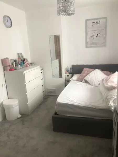 3 Bedroom End Terrace House Home Swap Near Amenities and Schools