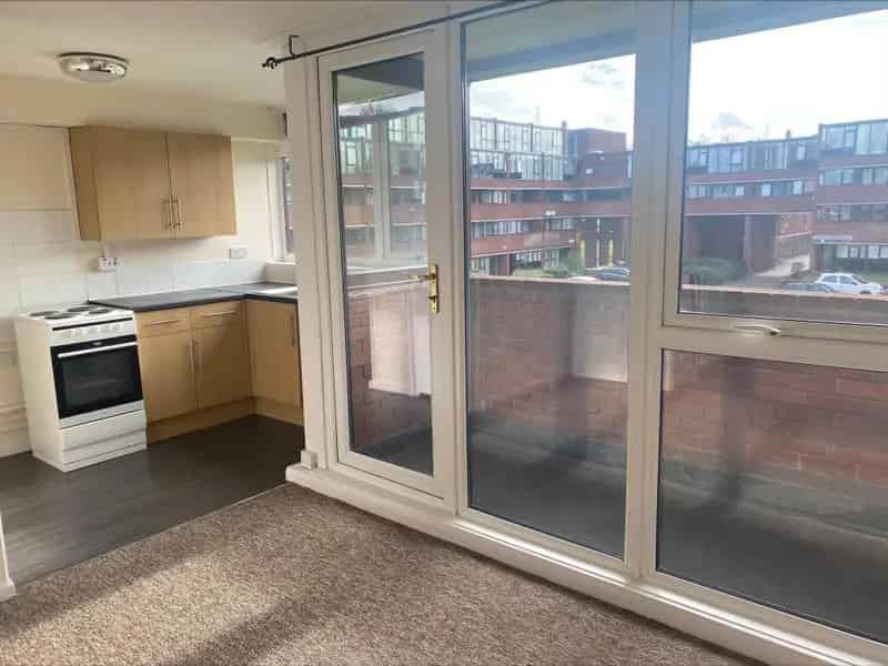 Studio Flat with Balcony and Parking