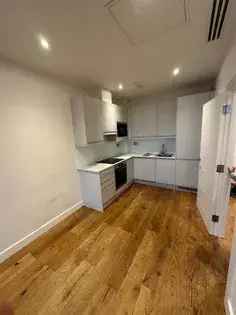 1 Bedroom Flat 52m2 London - Comfortable and Convenient
