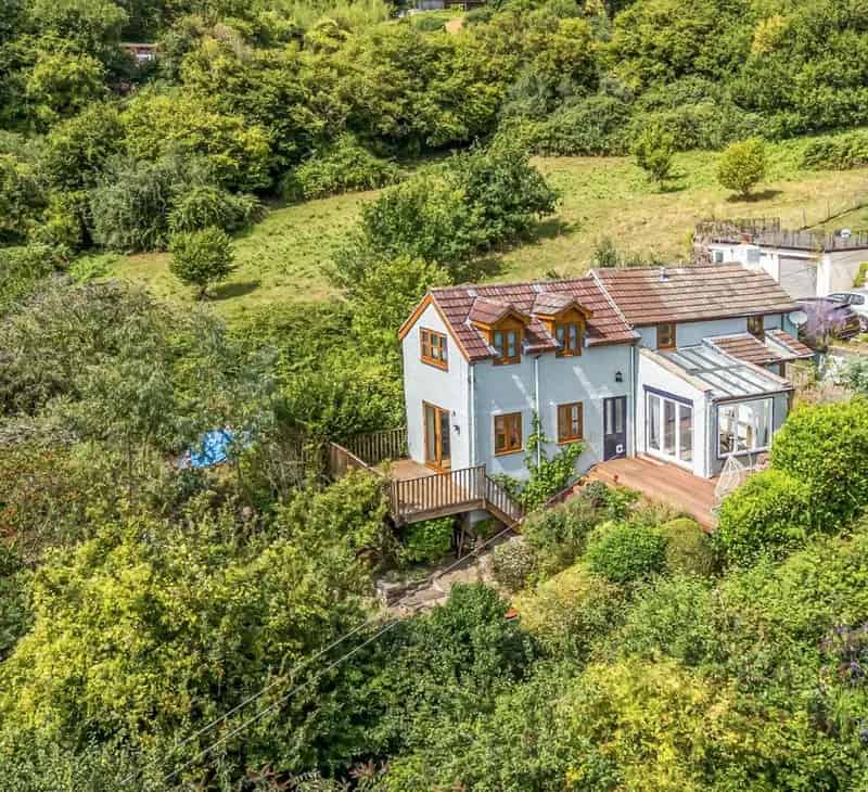 2 Bedroom Detached Cottage with Stunning Views