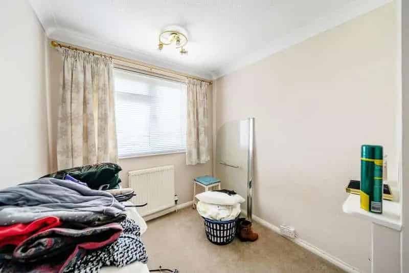 3 Bed Semi-Detached House For Sale No Onward Chain