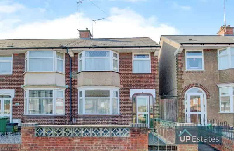 3 Bedroom End Terrace House to Rent