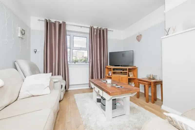 3 Bed Semi-Detached House with Garden